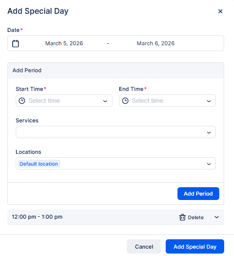 Captura de pantalla de un formulario "Agregar día especial" con campos de fecha, hora de inicio y finalización, servicios y ubicaciones, además de opciones para agregar o eliminar períodos y guardar o cancelar la entrada.
